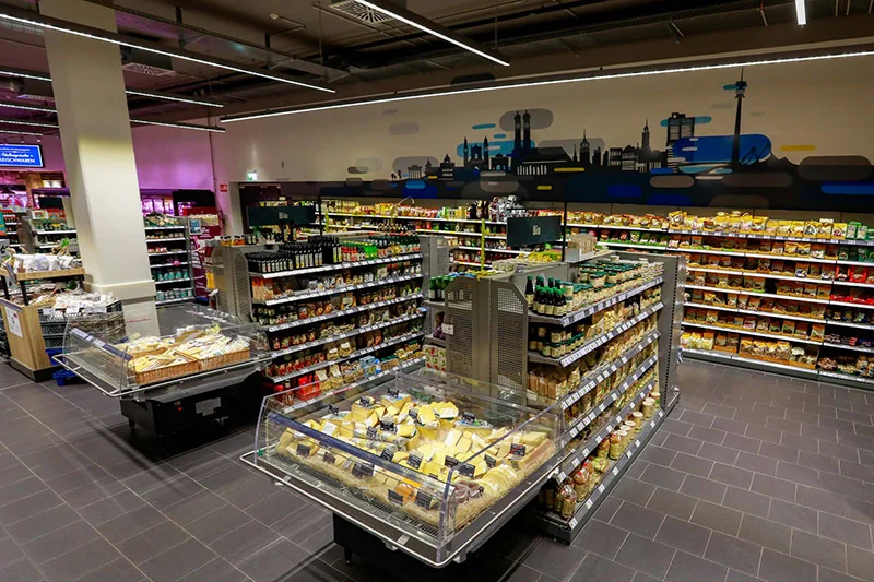 Regale mit Bioprodukten im EDEKA Schermelleh Karlsfeld